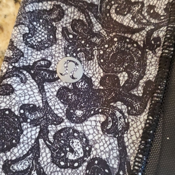 Lululemon Outrun 17" Crop Leggings - Picture 13 of 15